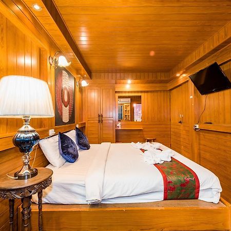 Baan Ratchapruek Villa Phuket Екстериор снимка